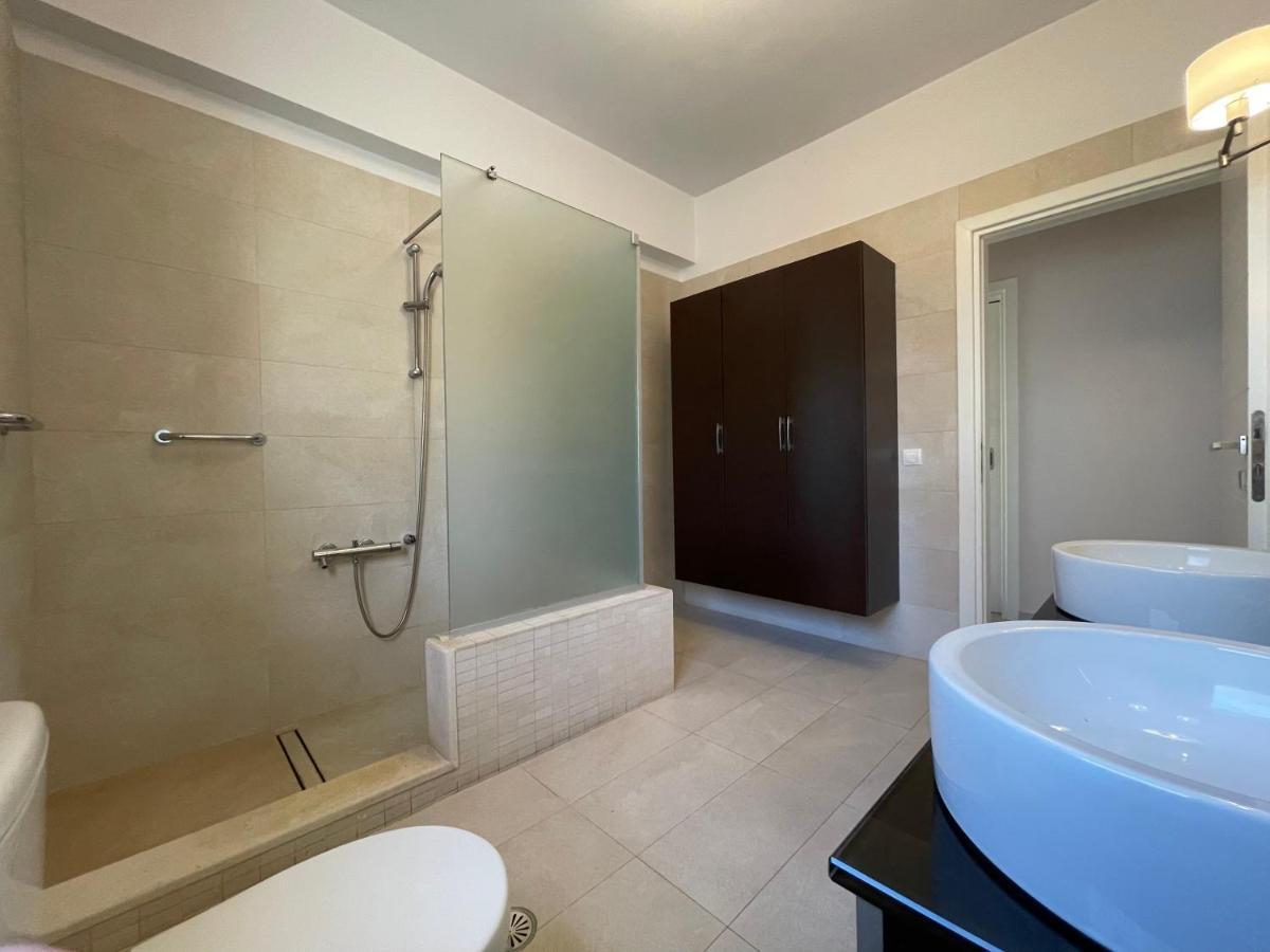 Luxury Villa Loutraki With Private Heated Pool Buitenkant foto