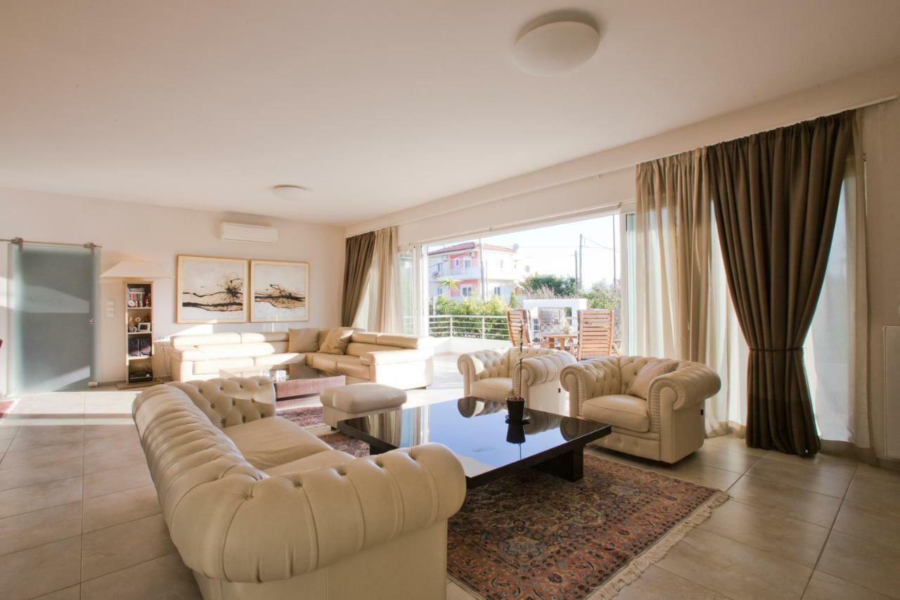 Luxury Villa Loutraki With Private Heated Pool Buitenkant foto