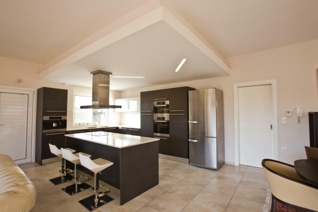 Luxury Villa Loutraki With Private Heated Pool Buitenkant foto
