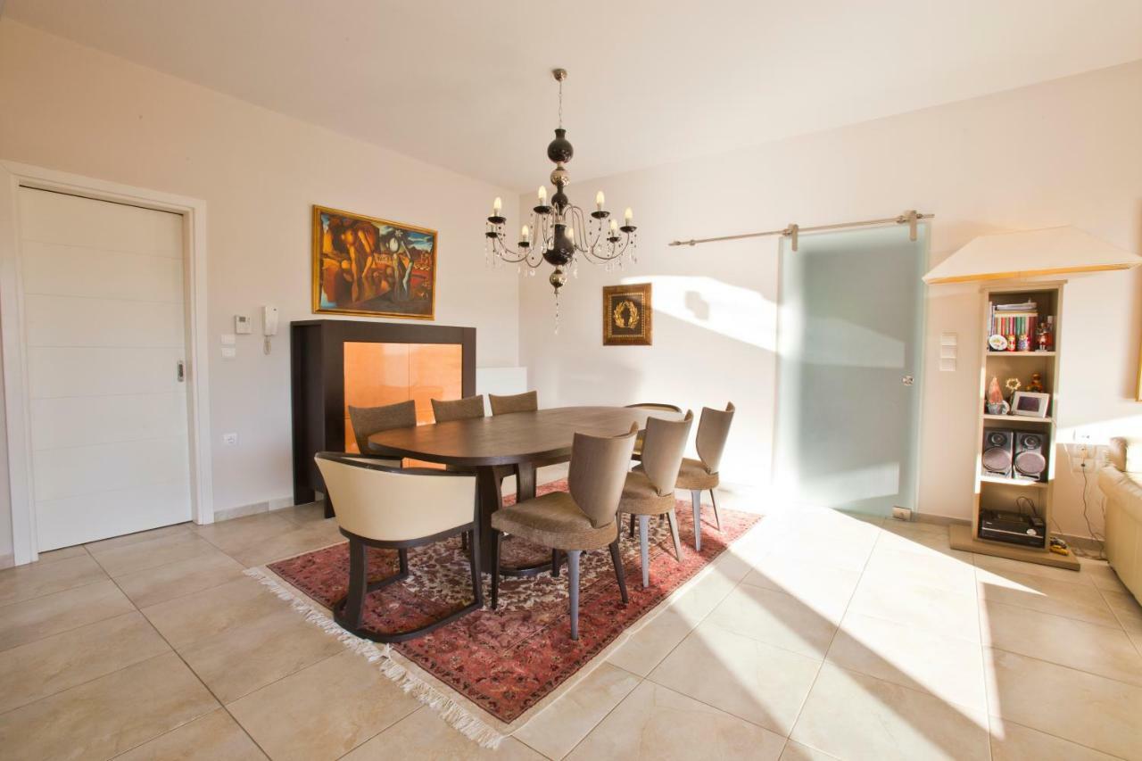 Luxury Villa Loutraki With Private Heated Pool Buitenkant foto