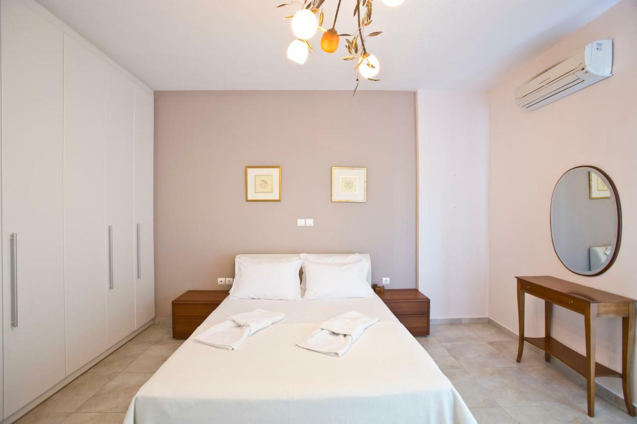 Luxury Villa Loutraki With Private Heated Pool Buitenkant foto